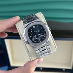 Patek Philippe Nautilus 5712/1A-001 Replica Quadrante Blu Modificato Fasi Lunari Lancette Incisioni Movimento Super Clone 40mm Orologio