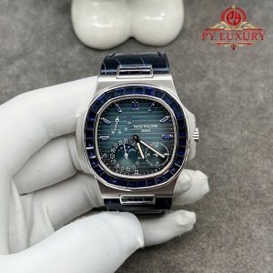 Patek Philippe Nautilus 5724G Quadrante Blu replica In Oro Bianco 18K Zaffiri Blu Cinturino in Pelle di Coccodrillo 40mm Orologio