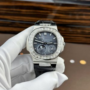 Patek Philippe Nautilus 5724G-001 Quadrante Blu Baguette Moissanite Funzioni Complete Replica Max Opzioni 40mm Orologio