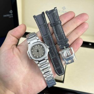 Patek Philippe Nautilus 7010/1G-012 Quadrante Grigio Fumo Ghiera con Diamanti Swiss Quartz Migliore Replica 32mm Orologio