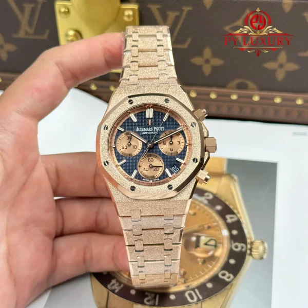 Audemars Piguet Royal Oak Chronograph 26239OR in Oro Rosa Frosted con Quadrante Blu Migliore Replica 1:1 APSF 41mm Orologio - immagine 5