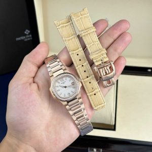 Patek Philippe Nautilus 7010/1R Oro Rosa Quadrante Bianco Ghiera con Diamanti Orologio da Donna Miglior Replica 32mm Orologio