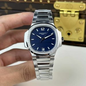 Patek Philippe Nautilus 7118/1200A-001 Quadrante Blu Ghiera di Diamanti Miglior Replica 35.2mm Orologio