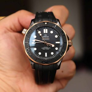 Omega Seamaster Diver 300M Ceramica Nera e Oro Sedna Cinturino in Gomma Migliore Replica 43.5mm Orologio