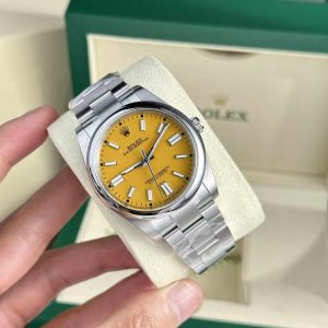 Rolex Oyster Perpetual 41 124300 Quadrante Giallo Replica di Migliore Qualità Clean Factory Orologio