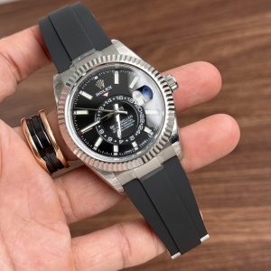 Replica migliore Rolex Sky-Dweller 326934 Quadrante nero Cinturino in gomma 42mm Orologio