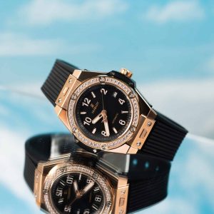 Replica Hublot Big Bang One Click King Gold Cassa 39mm Quadrante Nero Lunetta con Pietre CZ Orologio