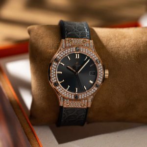 Replica Orologio da Donna Hublot Classic Fusion King Gold Pavé Pietre CZ Quadrante Grigio Cinturino in Pelle 33mm Orologio
