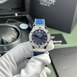 Hublot Classic Fusion Titanio Quadrante Blu CZ Pietre Ghiera Cinturino in Pelle Donna Replica 33mm Orologio
