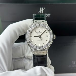 Replica Hublot Classic Fusion Titanium Diamanti Pavé Quadrante Bianco Cinturino in Pelle Nera 38mm Orologio