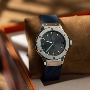 Replica Orologio Donna Hublot Classic Fusion Titanio Quadrante Grigio Gomma 33mm Orologio