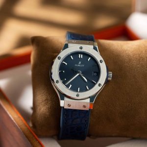 Replica Orologio da Donna Hublot Classic Fusion in Titanio Quadrante Blu Navy Pelle 33mm Orologio