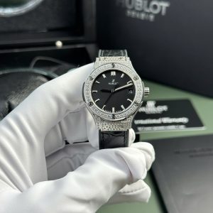 Replica Orologio Donna Hublot Classic Fusion Titanium Pavé Quadrante Nero Cinturino in Pelle 33mm Orologio