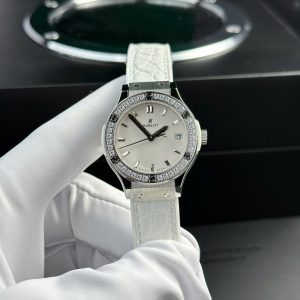 Hublot Classic Fusion Titanio Quadrante Bianco CZ Pietre Lunetta Cinturino in Pelle Donna Replica 33mm Orologio