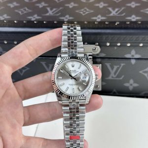 Replica di alta qualità Rolex Datejust 126334 Quadrante Argento Indici Luminosi Bracciale Jubilee VSF 41mm Orologio