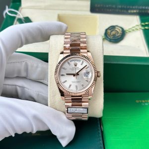 Replica di Rolex Day-Date 128235-0087 Quadrante Argento con Diamanti Oro Rosa 158g Migliore Qualità QF 36mm Orologio