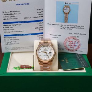 Rolex Day-Date 228235 replica in oro 18K quadrante in madreperla con numeri in moissanite a baguette GMF V3 40mm Orologio
