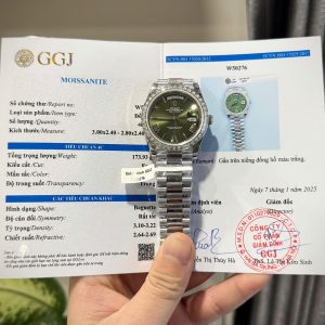 Rolex Day-Date 228239 Quadrante Verde Romano Custom Lunetta Baguette Moissanite GMF V3 Migliore Replica 40mm Orologio