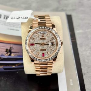 Rolex Day-Date 228345RBR replica in oro 18K personalizzato con moissanite a baguette 40mm Orologio