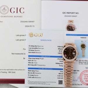 Rolex Day-Date 228345RBR-0009 Quadrante con Numeri Romani in Cioccolato Placcato in Oro 18k Replica GMF V3 40mm con Ghiera in Moissanite Orologio
