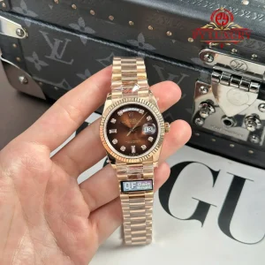 Rolex Day-Date 128235-0037 Quadrante Marrone Ombré con Diamanti Oro Rosa 158g Replica di Alta Qualità QF 36mm Orologio