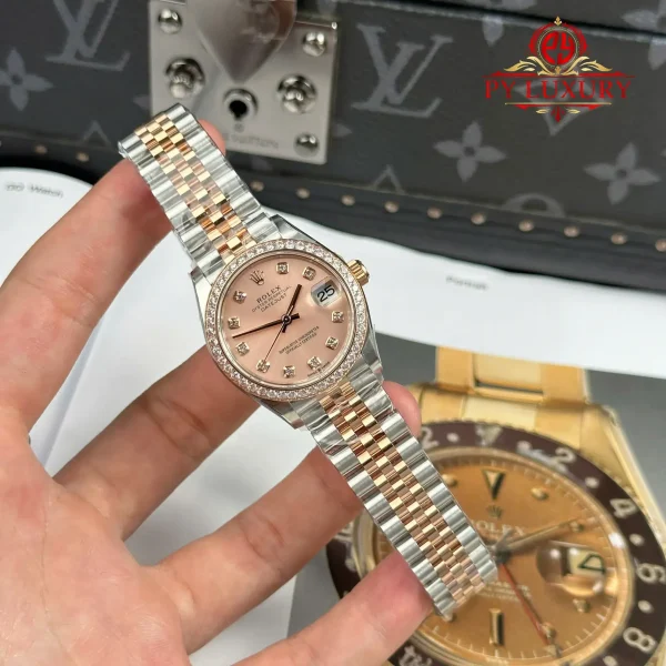 Replica Rolex Datejust 278381RBR Due Tono Oro Rosa Quadrante Color Rosa Lunetta con Pietre Bracciale Jubilee 1:1 Miglior Clone THB 31mm Orologio - immagine 5