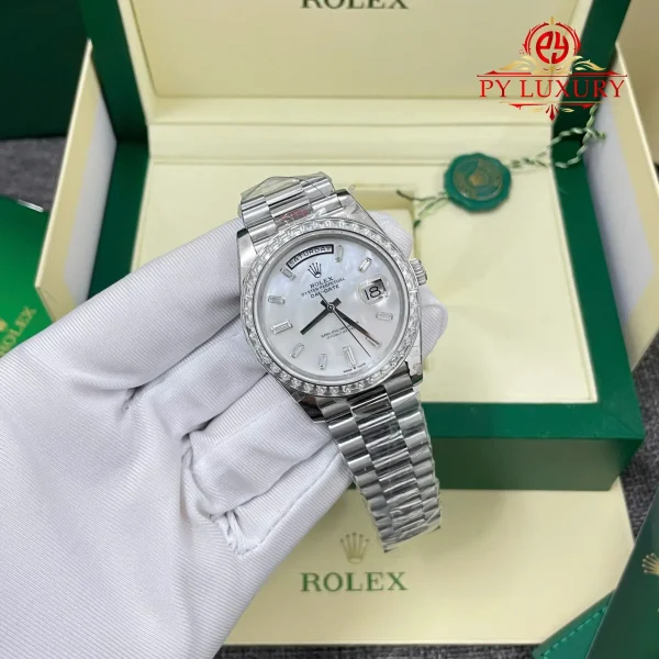 Rolex Day-Date 228396TBR Custom MOP Dial Baguette Moissanite Bezel GMF V3 Miglior Replica 40mm Orologio - immagine 4