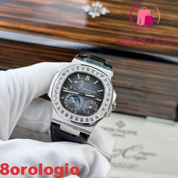 Patek Philippe Nautilus 5712 Quadrante Blu con Ghiera di Pietre a Baguette Funzioni Complete PPF Migliore Replica 40mm Orologio - immagine 3