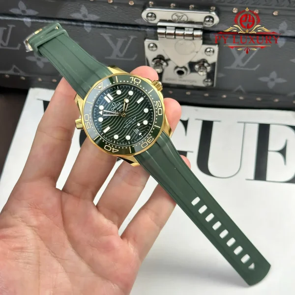 Omega Seamaster Diver 300M Cassa in Oro Moonshine Quadrante Verde Cinturino in Gomma 1:1 Migliore Replica VSF 42mm Orologio - immagine 5