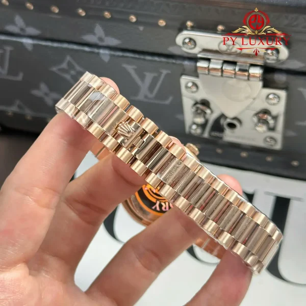 Rolex Day-Date 128235-0037 Quadrante Marrone Ombré con Diamanti Oro Rosa 158g Replica di Alta Qualità QF 36mm Orologio - immagine 4