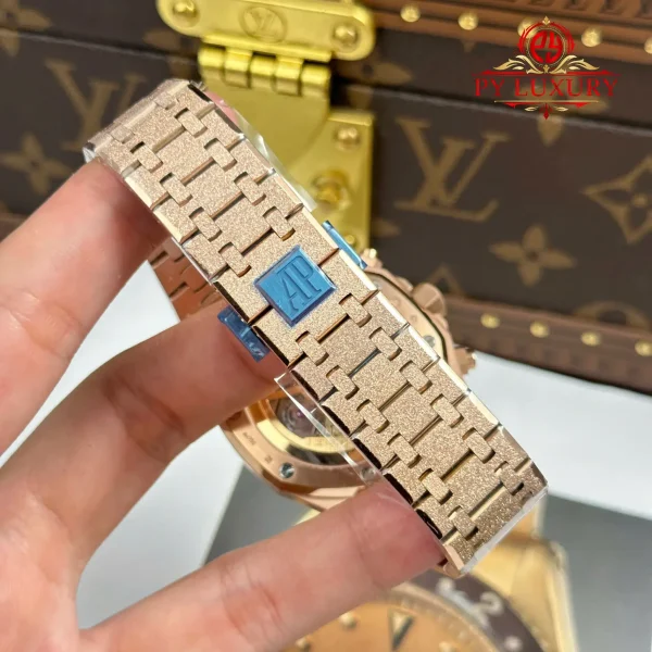 Audemars Piguet Royal Oak Chronograph 26239OR in Oro Rosa Frosted con Quadrante Blu Migliore Replica 1:1 APSF 41mm Orologio - immagine 4