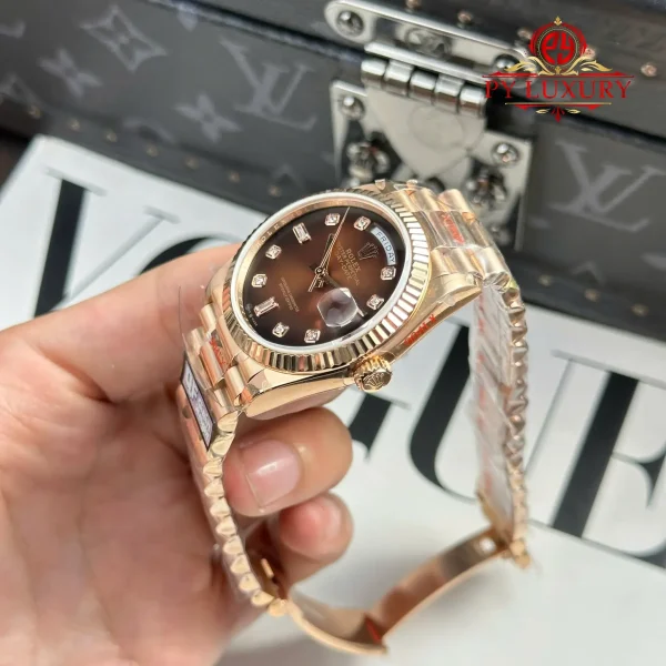 Rolex Day-Date 128235-0037 Quadrante Marrone Ombré con Diamanti Oro Rosa 158g Replica di Alta Qualità QF 36mm Orologio - immagine 7