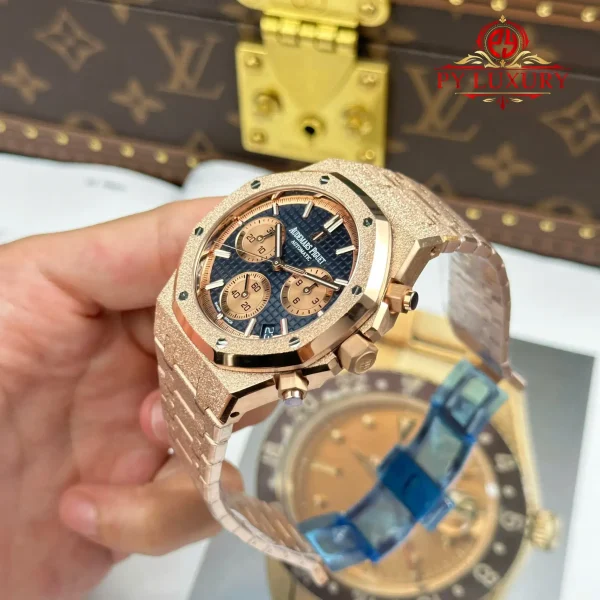 Audemars Piguet Royal Oak Chronograph 26239OR in Oro Rosa Frosted con Quadrante Blu Migliore Replica 1:1 APSF 41mm Orologio - immagine 7