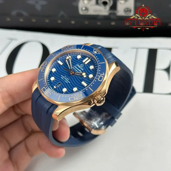 Omega Seamaster Diver 300M Quadrante Blu Sedna Gold Cinturino in Gomma Replica 1:1 Migliore VSF 42mm Orologio - immagine 5