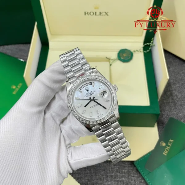 Rolex Day-Date 228396TBR Custom MOP Dial Baguette Moissanite Bezel GMF V3 Miglior Replica 40mm Orologio - immagine 6