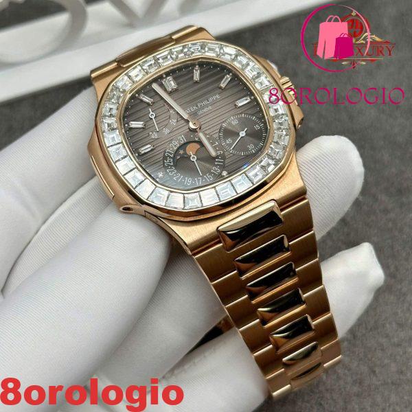 Patek Philippe Nautilus 5724 Quadrante Grigio Replica in Oro Massiccio 18K con Diamanti Baguette sulla Lunetta 40mm Orologio - immagine 10