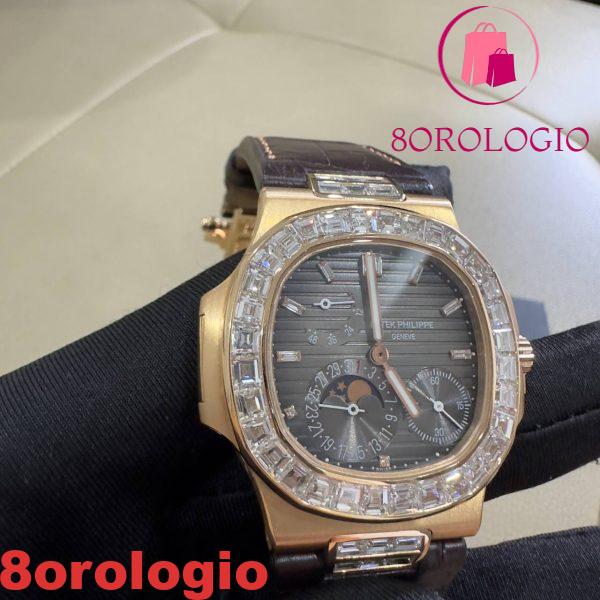 Patek Philippe Nautilus 5724R-001 replica in puro oro 18K con diamanti baguette su misura e cinturino in pelle di coccodrillo 40mm Orologio - immagine 12