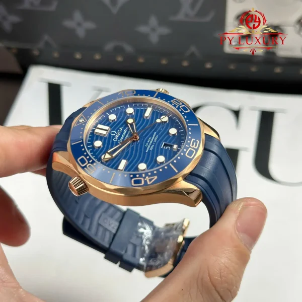 Omega Seamaster Diver 300M Quadrante Blu Sedna Gold Cinturino in Gomma Replica 1:1 Migliore VSF 42mm Orologio - immagine 6