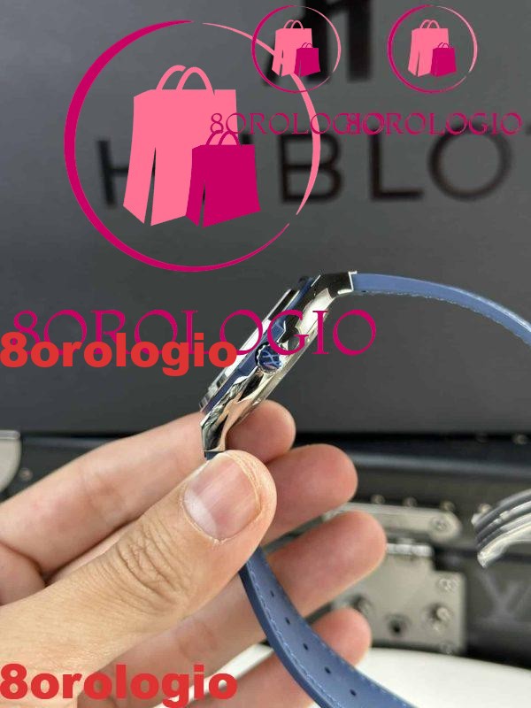 Hublot Classic Fusion Titanium Quadrante Blu Pelle Miglior Replica JJF 38mm Orologio - immagine 6