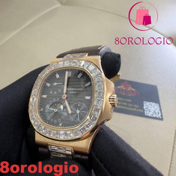 Patek Philippe Nautilus 5724R-001 replica in puro oro 18K con diamanti baguette su misura e cinturino in pelle di coccodrillo 40mm Orologio - immagine 13