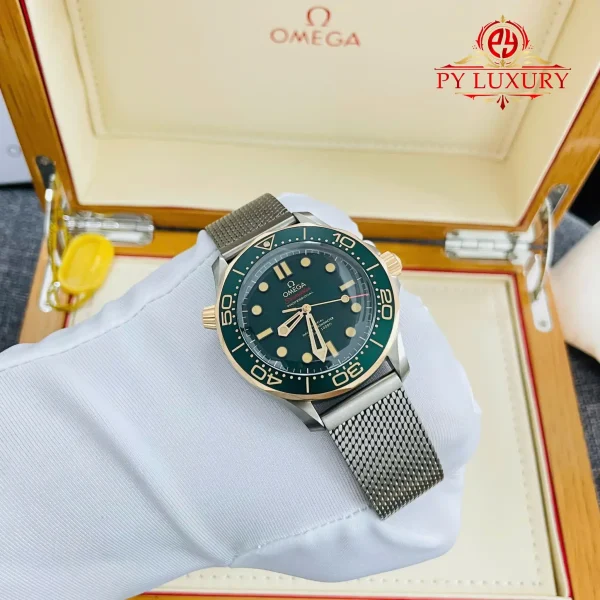 Omega Seamaster Diver 300M Bronze Gold su Quadrante Verde Sabbia Titanio 1:1 Migliore Replica VSF 42mm Orologio - immagine 7