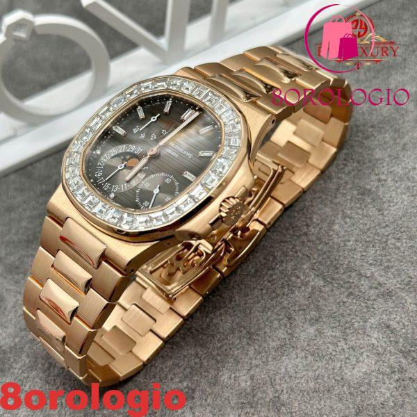 Patek Philippe Nautilus 5724 Quadrante Grigio Replica in Oro Massiccio 18K con Diamanti Baguette sulla Lunetta 40mm Orologio - immagine 13