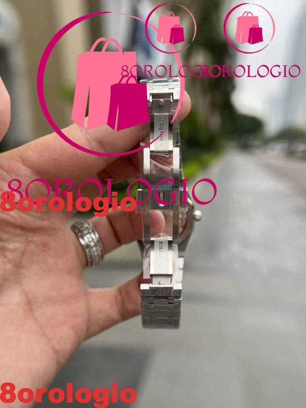 Replica Audemars Piguet Royal Oak Lady Quadrante Bianco Ghiera con Diamanti 34mm Orologio - immagine 8