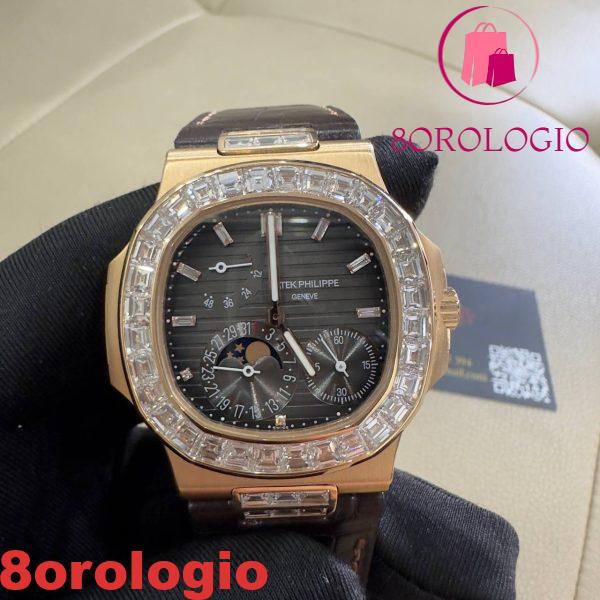 Patek Philippe Nautilus 5724R-001 replica in puro oro 18K con diamanti baguette su misura e cinturino in pelle di coccodrillo 40mm Orologio - immagine 16