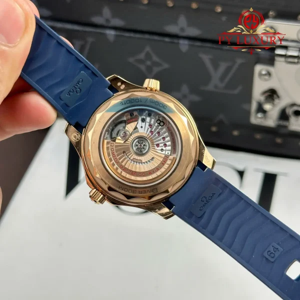 Omega Seamaster Diver 300M Quadrante Blu Sedna Gold Cinturino in Gomma Replica 1:1 Migliore VSF 42mm Orologio - immagine 10