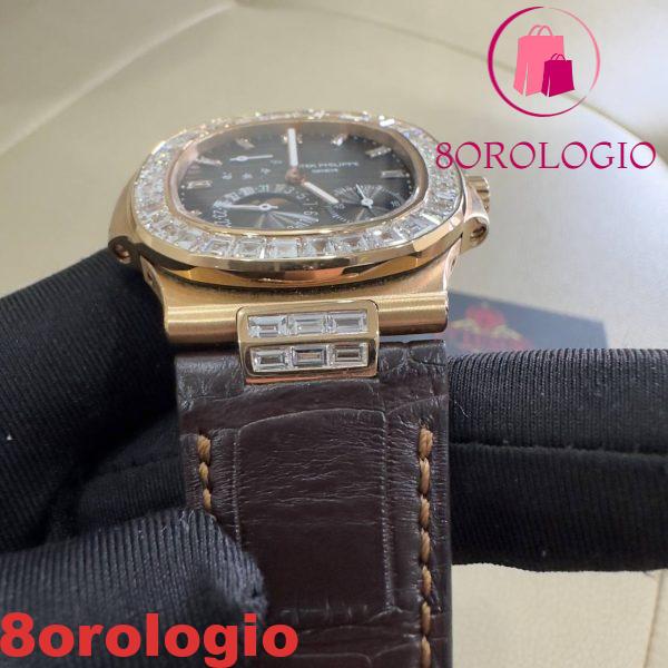 Patek Philippe Nautilus 5724R-001 replica in puro oro 18K con diamanti baguette su misura e cinturino in pelle di coccodrillo 40mm Orologio - immagine 2